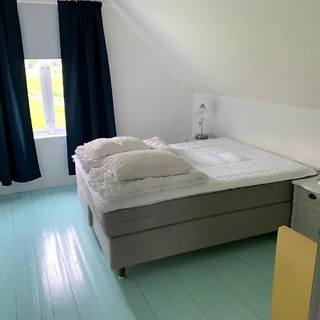 Flo Med Badstue Holiday home Ulsteinvik
