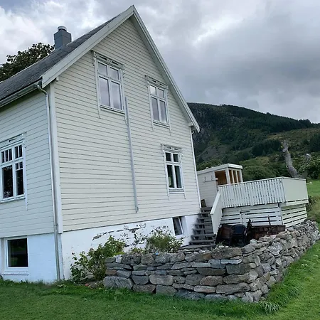 Сasa de vacaciones Flo Med Badstue Ulsteinvik